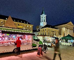 Karlsruhe: Abend- und Pyramidenmarkt starten